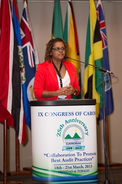 Lorelly Pujadas, Assitant Auditor General, Trinidad and Tobago and Chair of the IX Congress of CAROSAI Organising Committee does  the vote if thanks